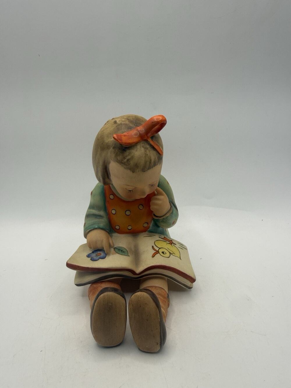 Hummel Goebel "Bookworm" Adorable Girl Figurine 3/I - (1960-1972) Reading Book *